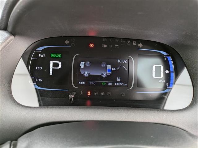 マルチインフォメーションディスプレイ付きのメーターです。エコ運転へ導く多彩な情報を表示してくれます。