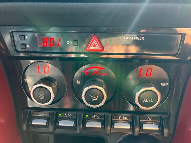 ８６ ＧＴリミテッド　ＴＲＤマフラー　社外アルミホイール　社外リヤウィング　ナビ　バックカメラ　Ｂｌｕｅｔｏｏｔｈ　キープッシュスタート　ＬＥＤヘッドライト　キーフリー　オートクルーズ　フルセグＴＶ　ＤＶＤ（17枚目）