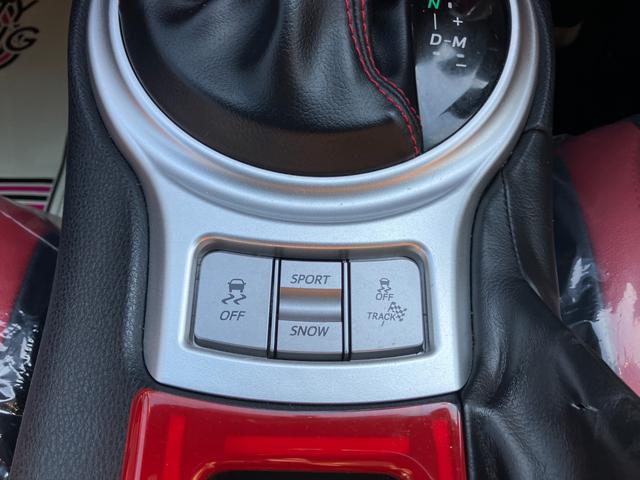 ８６ ＧＴリミテッド　ＴＲＤマフラー　社外アルミホイール　社外リヤウィング　ナビ　バックカメラ　Ｂｌｕｅｔｏｏｔｈ　キープッシュスタート　ＬＥＤヘッドライト　キーフリー　オートクルーズ　フルセグＴＶ　ＤＶＤ（18枚目）
