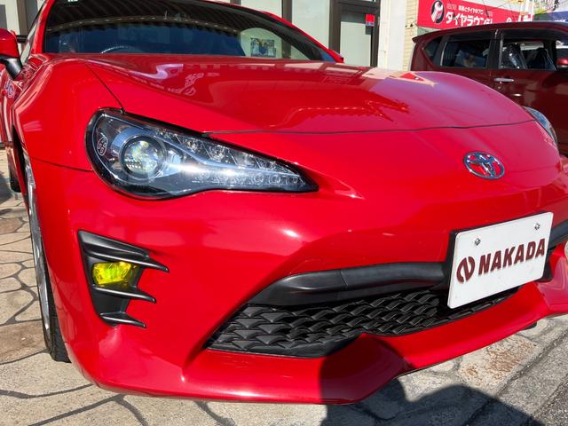 ８６ ＧＴリミテッド　ＴＲＤマフラー　社外アルミホイール　社外リヤウィング　ナビ　バックカメラ　Ｂｌｕｅｔｏｏｔｈ　キープッシュスタート　ＬＥＤヘッドライト　キーフリー　オートクルーズ　フルセグＴＶ　ＤＶＤ（24枚目）