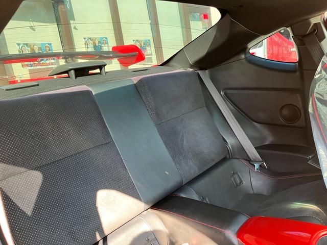 ８６ ＧＴリミテッド　ＴＲＤマフラー　社外アルミホイール　社外リヤウィング　ナビ　バックカメラ　Ｂｌｕｅｔｏｏｔｈ　キープッシュスタート　ＬＥＤヘッドライト　キーフリー　オートクルーズ　フルセグＴＶ　ＤＶＤ（28枚目）
