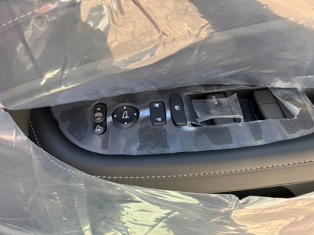 ＷＲ－Ｖ Ｚ　８インチディスプレイオーディオ　オートクルーズ　衝突軽減ブレーキ　ＬＥＤフォグライト　本革巻ステアリングホイール　１７インチアルミホイール　キープッシュスタート　コンビシート（13枚目）