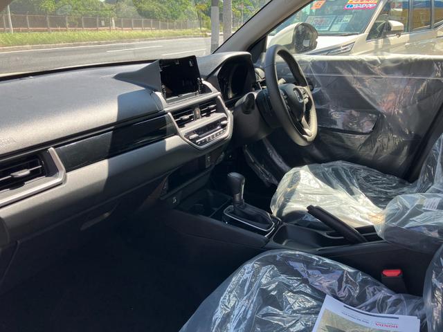 ＷＲ－Ｖ Ｚ　８インチディスプレイオーディオ　オートクルーズ　衝突軽減ブレーキ　ＬＥＤフォグライト　本革巻ステアリングホイール　１７インチアルミホイール　キープッシュスタート　コンビシート（23枚目）