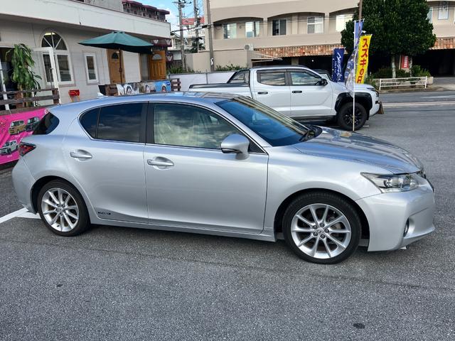 ＣＴ ＣＴ２００ｈ　バージョンＣ　ナビ　フルセグＴＶ　ＤＶＤ　バックカメラ　ステアリングリモコン　オートクルーズ　オートライト　アルミホイール　キープッシュスタート　キーフリー（4枚目）