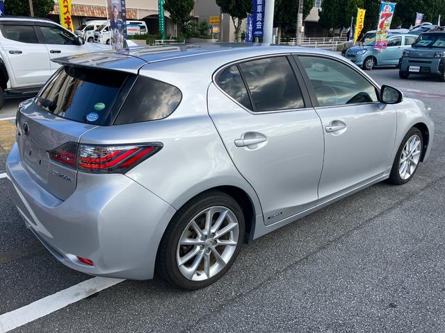 ＣＴ ＣＴ２００ｈ　バージョンＣ　ナビ　フルセグＴＶ　ＤＶＤ　バックカメラ　ステアリングリモコン　オートクルーズ　オートライト　アルミホイール　キープッシュスタート　キーフリー（5枚目）