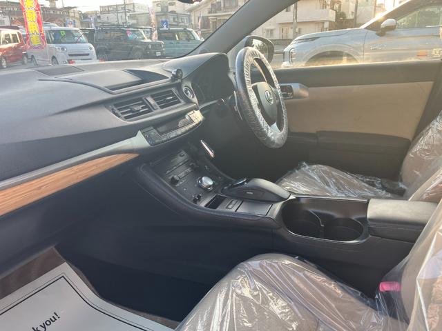 ＣＴ ＣＴ２００ｈ　バージョンＣ　ナビ　フルセグＴＶ　ＤＶＤ　バックカメラ　ステアリングリモコン　オートクルーズ　オートライト　アルミホイール　キープッシュスタート　キーフリー（27枚目）