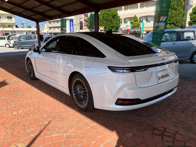 クラウン Ｚ　パノラマガラスルーフ　デジタルインナーミラー　フロント両席パワーシート　プリクラッシュセーフティ　レーントレーシングアシスト　ＢＳＭ　２０インチアルミホイール（8枚目）