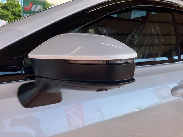 クラウン Ｚ　パノラマガラスルーフ　デジタルインナーミラー　フロント両席パワーシート　プリクラッシュセーフティ　レーントレーシングアシスト　ＢＳＭ　２０インチアルミホイール（10枚目）