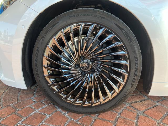 クラウン Ｚ　パノラマガラスルーフ　デジタルインナーミラー　フロント両席パワーシート　プリクラッシュセーフティ　レーントレーシングアシスト　ＢＳＭ　２０インチアルミホイール（11枚目）