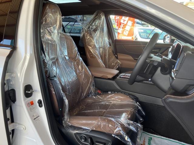 クラウン Ｚ　パノラマガラスルーフ　デジタルインナーミラー　フロント両席パワーシート　プリクラッシュセーフティ　レーントレーシングアシスト　ＢＳＭ　２０インチアルミホイール（22枚目）