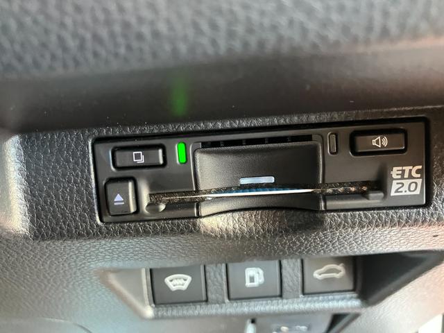 クラウン Ｚ　パノラマガラスルーフ　デジタルインナーミラー　フロント両席パワーシート　プリクラッシュセーフティ　レーントレーシングアシスト　ＢＳＭ　２０インチアルミホイール（26枚目）