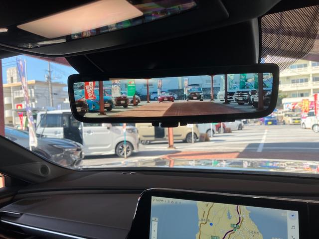 クラウン Ｚ　パノラマガラスルーフ　デジタルインナーミラー　フロント両席パワーシート　プリクラッシュセーフティ　レーントレーシングアシスト　ＢＳＭ　２０インチアルミホイール（33枚目）