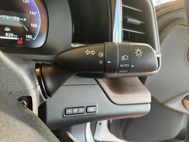 クラウン Ｚ　パノラマガラスルーフ　デジタルインナーミラー　フロント両席パワーシート　プリクラッシュセーフティ　レーントレーシングアシスト　ＢＳＭ　２０インチアルミホイール（39枚目）