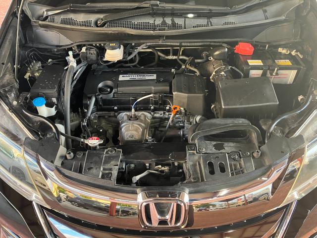 オデッセイ アブソルート・ホンダセンシング　８人乗り　ナビ　フルセグＴＶ　バックカメラ　衝突軽減ブレーキ　ＥＴＣ　両側パワースライドドア　ハーフレザーシート　運転席パワーシート　キープッシュスタート　アルミホイール　キーフリー　オートクルーズ（9枚目）