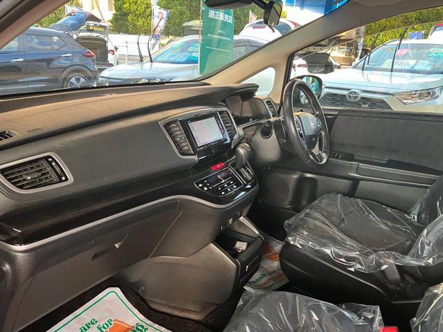 オデッセイ アブソルート・ホンダセンシング　８人乗り　ナビ　フルセグＴＶ　バックカメラ　衝突軽減ブレーキ　ＥＴＣ　両側パワースライドドア　ハーフレザーシート　運転席パワーシート　キープッシュスタート　アルミホイール　キーフリー　オートクルーズ（31枚目）