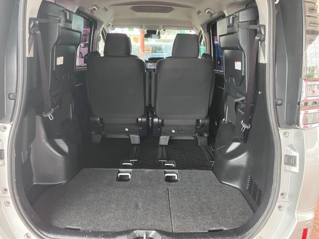 ヴォクシー ハイブリッドＸ　自社メンテナンス車両　後期モデル　トヨタセーフティセンス　前後コーナーセンサー　バックカメラ　両側電動スライドドア（24枚目）
