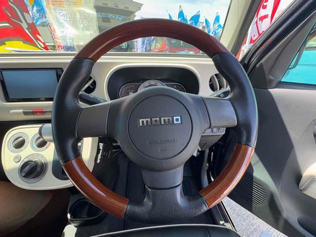 ハンドルの状態が悪いと運転に集中できませんよね。こちらの車、お気軽にお問い合わせください。