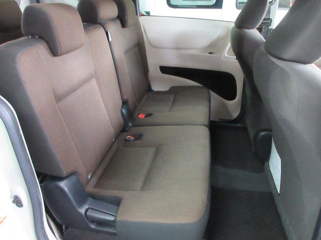 シエンタ ハイブリッドＧ　ナビ・ＴＶ・ＤＶＤビデオ・ＵＳＢ・Ｂｌｕｅｔｏｏｔｈ・バックカメラ・車両接近警報装置・横滑り防止機能・両側パワースライドドア・電動格納ウインカーミラー（12枚目）