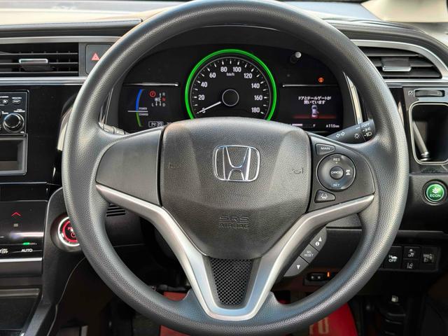 シャトル ハイブリッド　ホンダセンシング　ＥＴＣ　オートクルーズコントロール　レーンアシスト　衝突被害軽減システム　アルミホイール　スマートキー　アイドリングストップ　電動格納ミラー　チップアップシート　ＡＴ　盗難防止システム　衝突安全ボディ（2枚目）