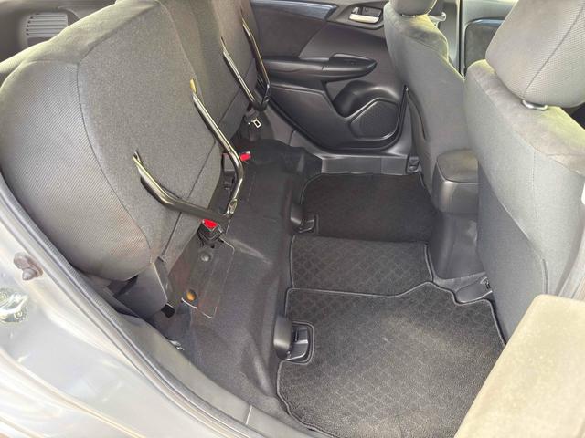 シャトル ハイブリッド　ホンダセンシング　ＥＴＣ　オートクルーズコントロール　レーンアシスト　衝突被害軽減システム　アルミホイール　スマートキー　アイドリングストップ　電動格納ミラー　チップアップシート　ＡＴ　盗難防止システム　衝突安全ボディ（11枚目）