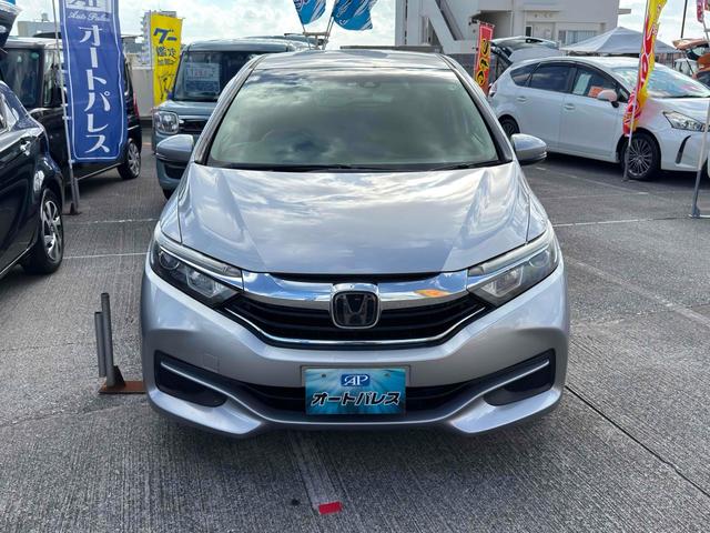 シャトル ハイブリッド　ホンダセンシング　ＥＴＣ　オートクルーズコントロール　レーンアシスト　衝突被害軽減システム　アルミホイール　スマートキー　アイドリングストップ　電動格納ミラー　チップアップシート　ＡＴ　盗難防止システム　衝突安全ボディ（14枚目）