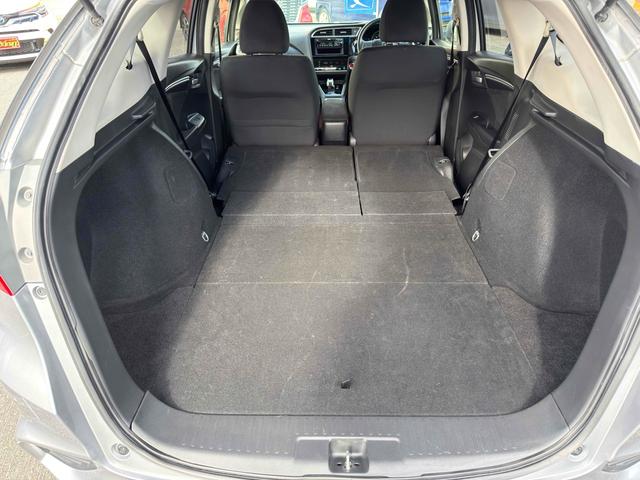 シャトル ハイブリッド　ホンダセンシング　ＥＴＣ　オートクルーズコントロール　レーンアシスト　衝突被害軽減システム　アルミホイール　スマートキー　アイドリングストップ　電動格納ミラー　チップアップシート　ＡＴ　盗難防止システム　衝突安全ボディ（24枚目）