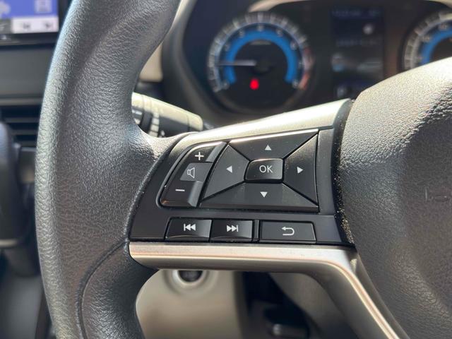 【ハンドルボタン】目線を大きくそらすことなくボタンの操作を行うことができるので、安全にも配慮できますね。