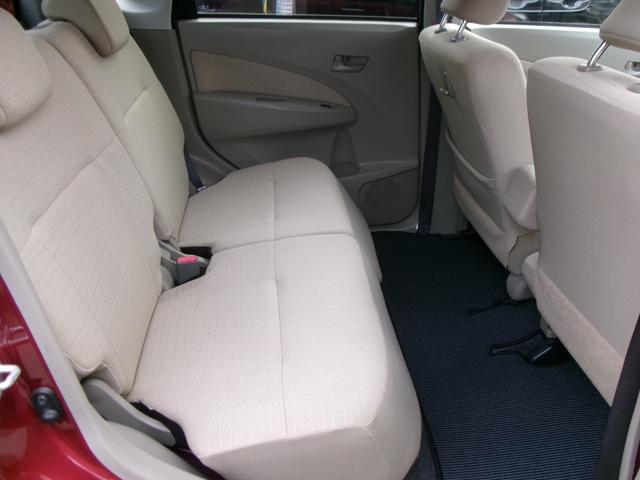リヤ席足元広いです