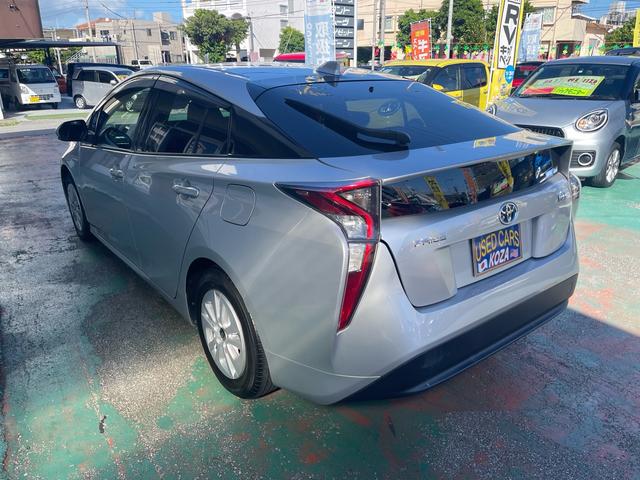 プリウス Ｓ　純正ＮＡＶＩ＆ＴＶ・バックモニター・ステアリングスイッチ・クルーズコントロール・車線逸脱警報装置・横滑り防止装置・オートライト・プッシュスタート・ウィンカーミラー・電動パーキングブレーキ
