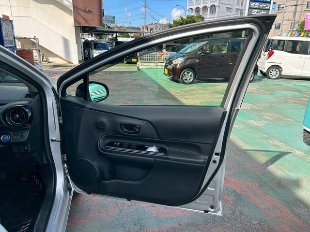 アクア Ｓスタイルブラック　純正ＮＡＶＩ＆ＴＶ・バックモニター・ＥＴＣ・Ｂｌｕｅｔｏｏｔｈ・トヨタセーフティセンス・プッシュスタート・スマートキー×２個・ステアリングスイッチ・コーナーセンサー・オートライト・車線逸脱警報装置（20枚目）