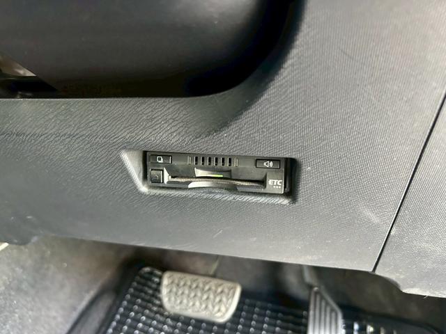 アクア Ｓスタイルブラック　純正ＮＡＶＩ＆ＴＶ・バックモニター・ＥＴＣ・Ｂｌｕｅｔｏｏｔｈ・トヨタセーフティセンス・プッシュスタート・スマートキー×２個・ステアリングスイッチ・コーナーセンサー・オートライト・車線逸脱警報装置（24枚目）