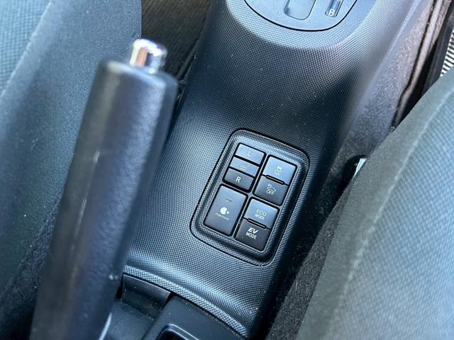 アクア Ｓスタイルブラック　純正ＮＡＶＩ＆ＴＶ・バックモニター・ＥＴＣ・Ｂｌｕｅｔｏｏｔｈ・トヨタセーフティセンス・プッシュスタート・スマートキー×２個・ステアリングスイッチ・コーナーセンサー・オートライト・車線逸脱警報装置（37枚目）