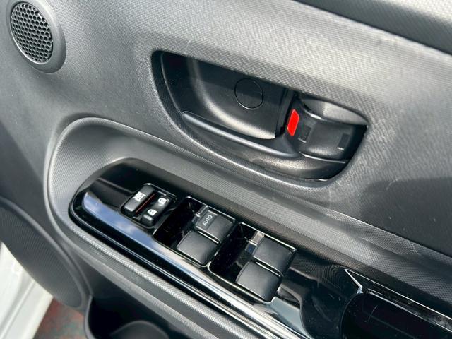アクア Ｓスタイルブラック　純正ＮＡＶＩ＆ＴＶ・バックモニター・Ｂｌｕｅｔｏｏｔｈ・車線逸脱警報装置・スマートキー×２個・ステアリングスイッチ・ライトレベライザー・横すべり防止装置・プッシュスタート・コーナーセンサー（23枚目）