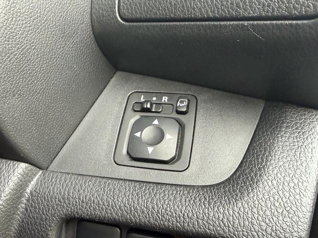 ボタン押すとミラーが動く画期的な機能