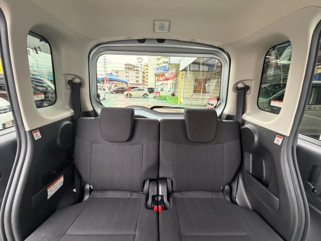 後部座席はベンチが一番といわれていますが、まさにその通り！