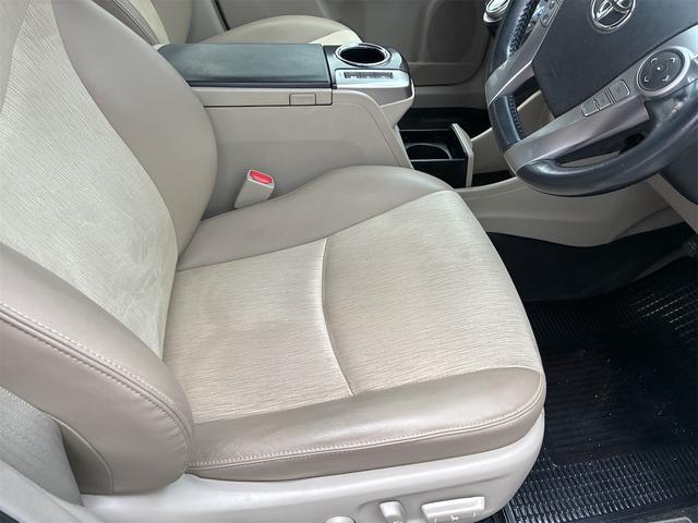 プリウスアルファ Ｇ　ハイブリッド　ナビ　ＥＴＣ　プッシュスタート　スマートキー　アルミホイール（6枚目）