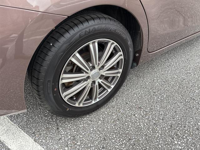 プリウスアルファ Ｇ　ハイブリッド　ナビ　ＥＴＣ　プッシュスタート　スマートキー　アルミホイール（11枚目）