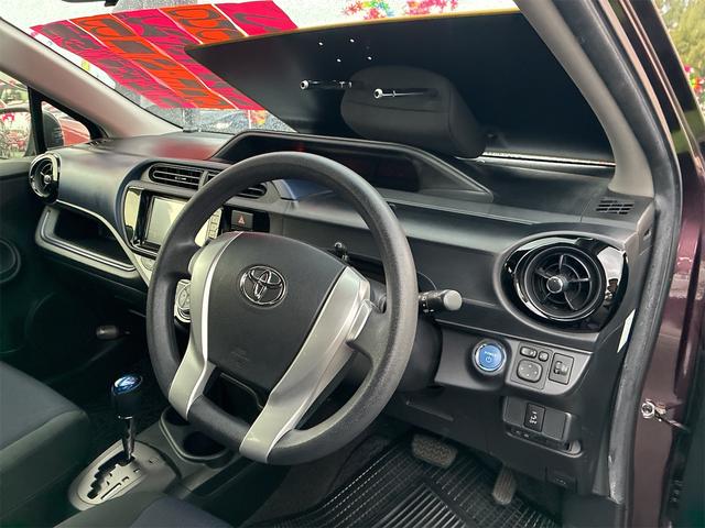 アクア Ｓ　ハイブリッド　ナビ　プッシュスタート　スマートキー　ステリングスイッチ（3枚目）