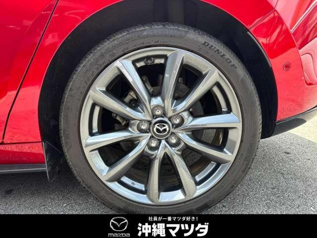 純正の１８インチアルミホイールです。