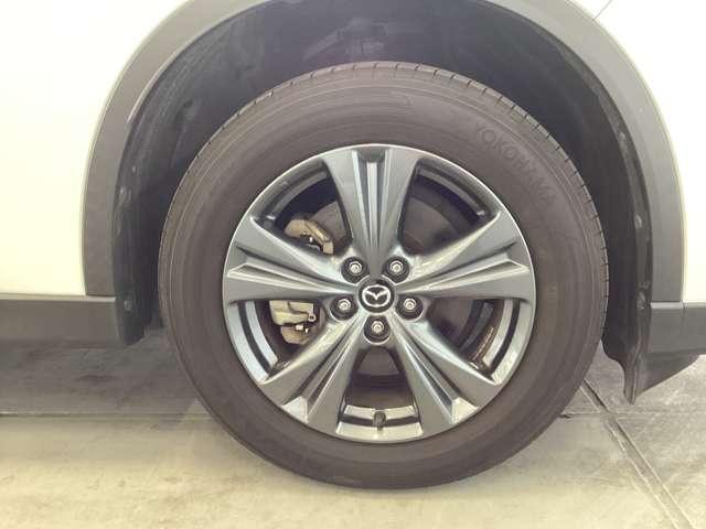 標準装備の純正１８インチアルミホイール。