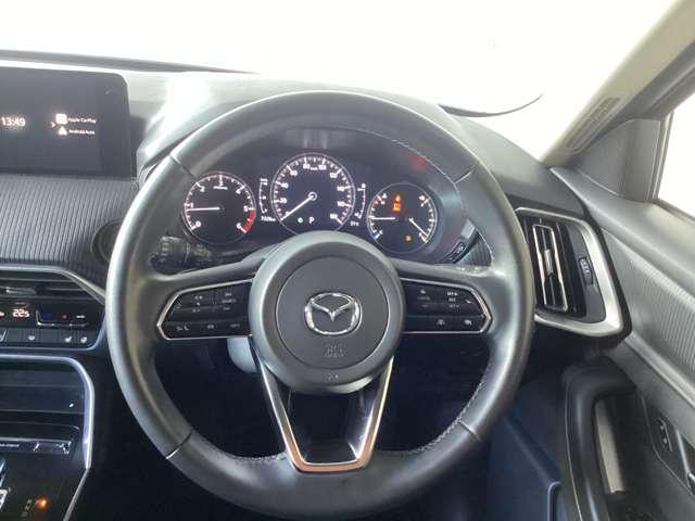 マツダこだわりの３連メーターは見やすいです。