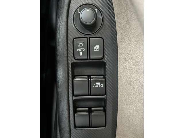 鍵の施錠に合わせてドアミラーが開閉してくれるオートミラーを装備！