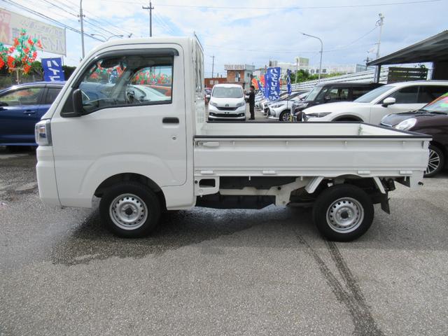 嘉手納本店・比謝支店・長浜本社工場・古堅第二工場の完備した販売店です。