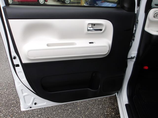 ムーヴキャンバス ストライプスＧ　衝突被害軽減ブレーキ　アイドリングストップ　白線逸脱警報　コーナーセンサー　誤発進抑制　横滑り防止装置　両側パワースライドドア　スマートキー　盗難防止装置　地デジ　ナビ　ＤＶＤ　ＳＤ　ＨＤＭＩ　ＥＴＣ（41枚目）