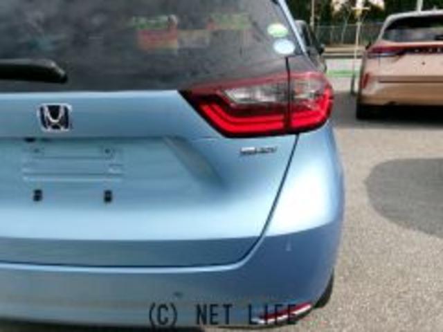 フィット ｅ：ＨＥＶホーム　横滑り防止装置　白線逸脱防止警報　衝突被害軽減ブレーキ　地デジナビ　Ｂｌｕｅｔｏｏｔｈ　ＥＴＣ　充電用ＵＳＢ　パーキングセンサー　前後ドライブレコーダー　ＣＤ　ＤＶＤ　ＳＤ　ＬＥＤヘッドライト（14枚目）