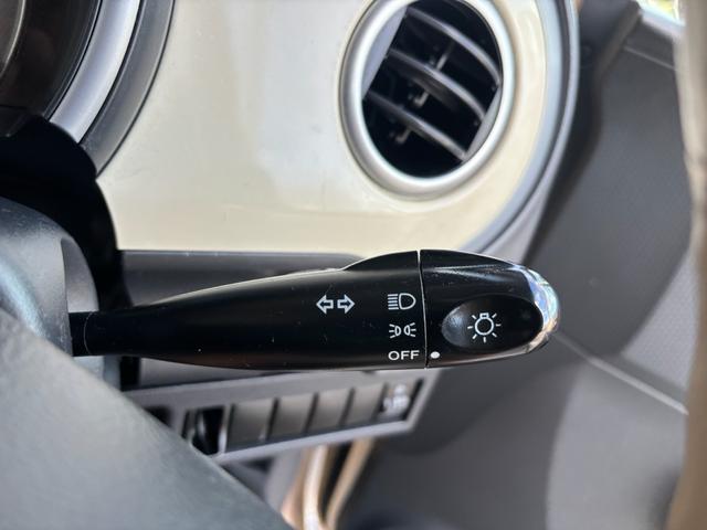 アルトラパン Ｘ　純正ＣＤオーディオ　ベンチシート　プッシュスタート　スマートキー２個　電動格納ミラー　ライトレベライザー　取説　ウィンカーミラー　ホワイトルーフ　サイドスカート　純正アルミ（12枚目）