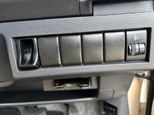 アルトラパン Ｘ　純正ＣＤオーディオ　ベンチシート　プッシュスタート　スマートキー２個　電動格納ミラー　ライトレベライザー　取説　ウィンカーミラー　ホワイトルーフ　サイドスカート　純正アルミ（14枚目）