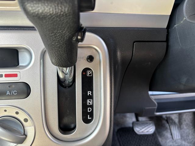 アルトラパン Ｘ　純正ＣＤオーディオ　ベンチシート　プッシュスタート　スマートキー２個　電動格納ミラー　ライトレベライザー　取説　ウィンカーミラー　ホワイトルーフ　サイドスカート　純正アルミ（21枚目）