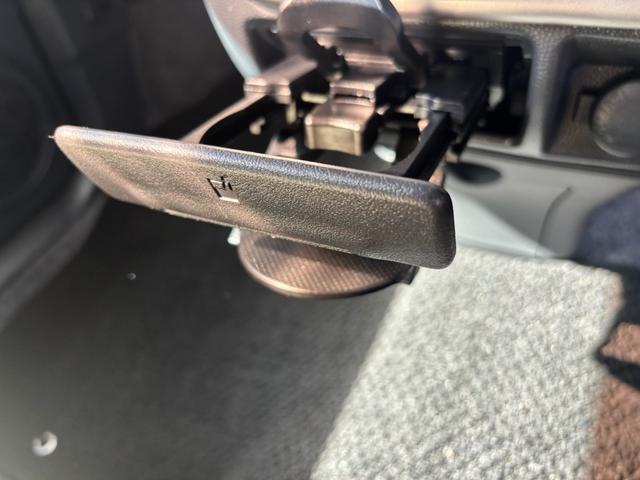 アルトラパン Ｘ　純正ＣＤオーディオ　ベンチシート　プッシュスタート　スマートキー２個　電動格納ミラー　ライトレベライザー　取説　ウィンカーミラー　ホワイトルーフ　サイドスカート　純正アルミ（23枚目）