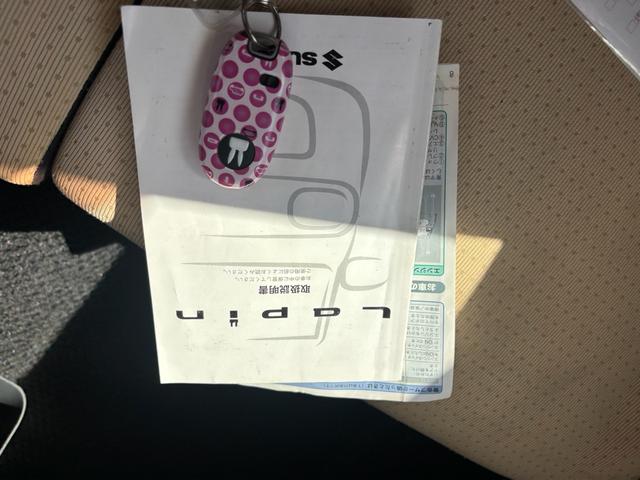 アルトラパン Ｘ　純正ＣＤオーディオ　ベンチシート　プッシュスタート　スマートキー２個　電動格納ミラー　ライトレベライザー　取説　ウィンカーミラー　ホワイトルーフ　サイドスカート　純正アルミ（29枚目）